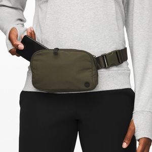 Lululemon everywhere belt bag olive green